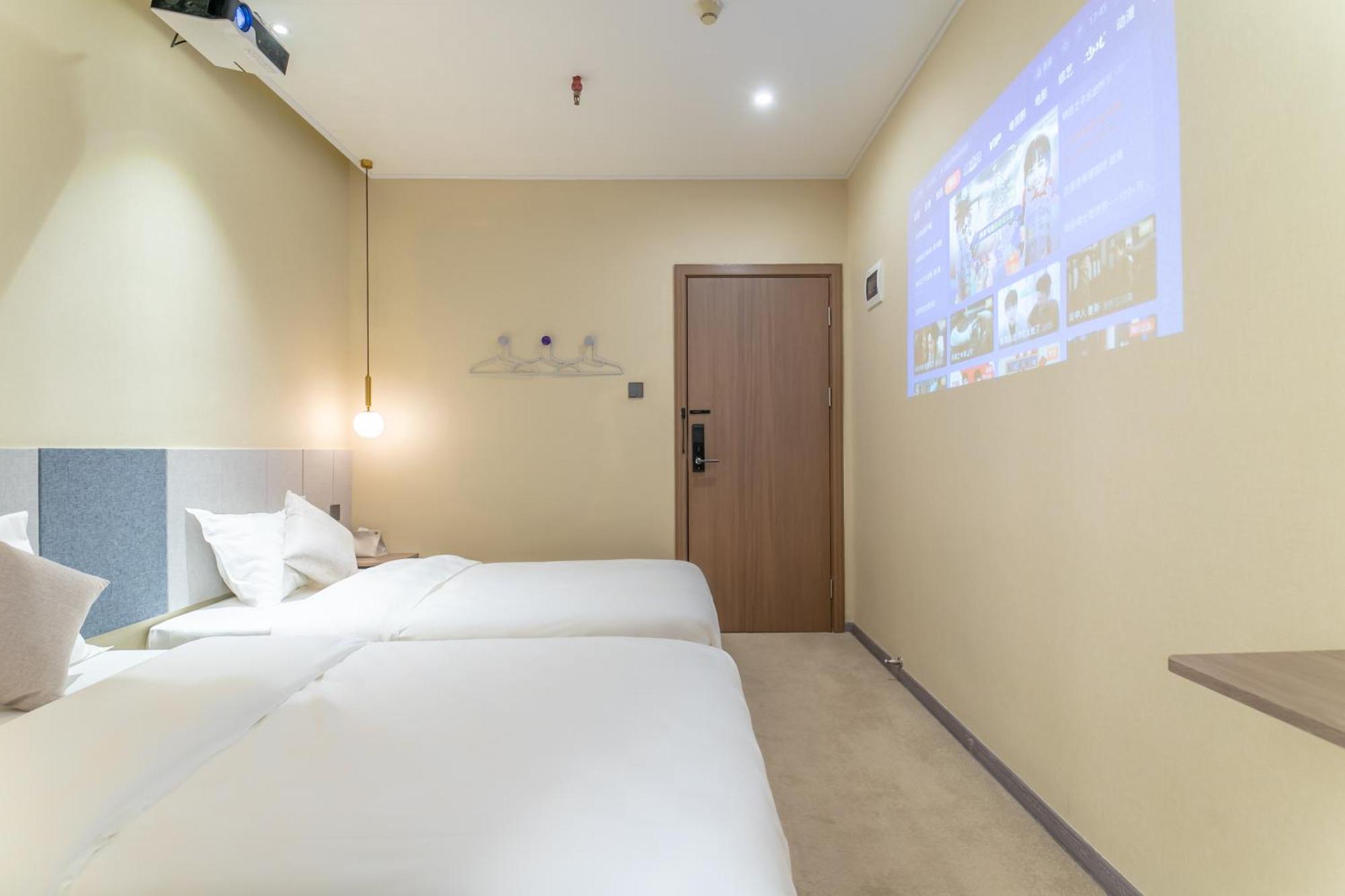 Puzzle Hotel Guangzhou Fenghuang New Village Subway Station エクステリア 写真